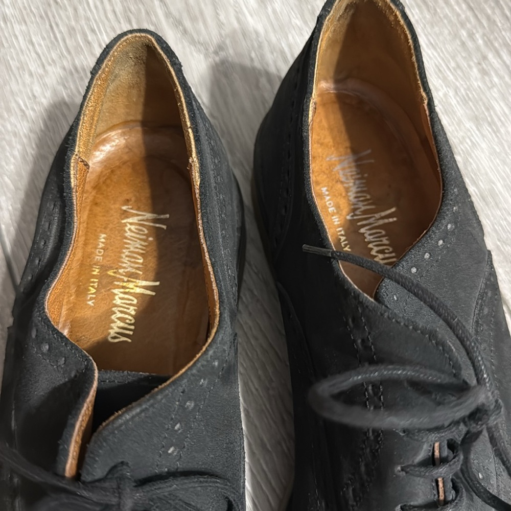 Neiman Marcus Mens Black Leather Derby Shoes - Picture 4 of 7